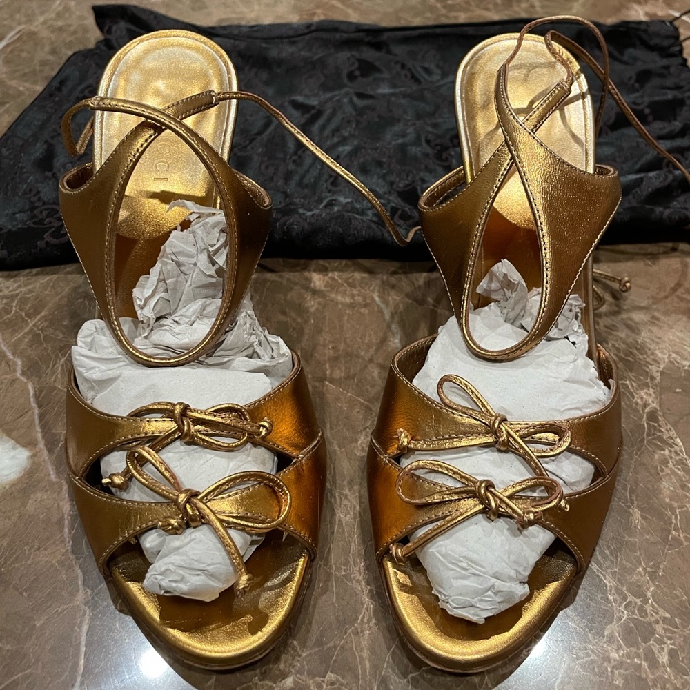 GUCCI Bronze Metallic Leather Bow Tie Closures Strappy Heel